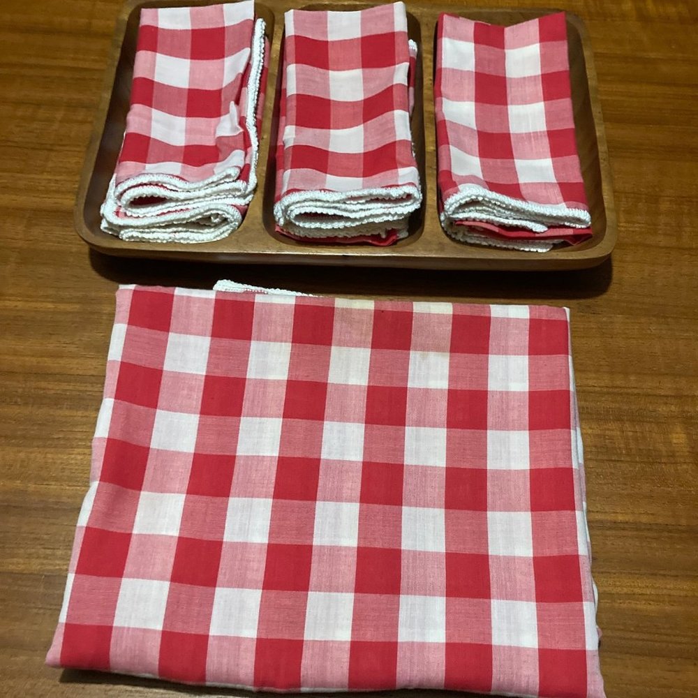 Tablecloth and napkins
